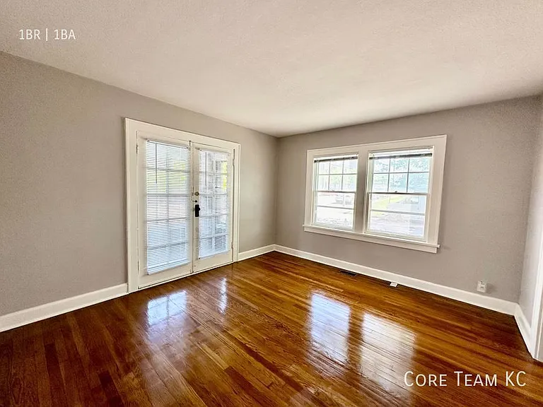 103 W 51st St #2E — Photo 2