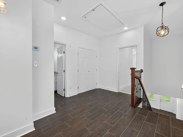 714 Zoe St — Photo 16