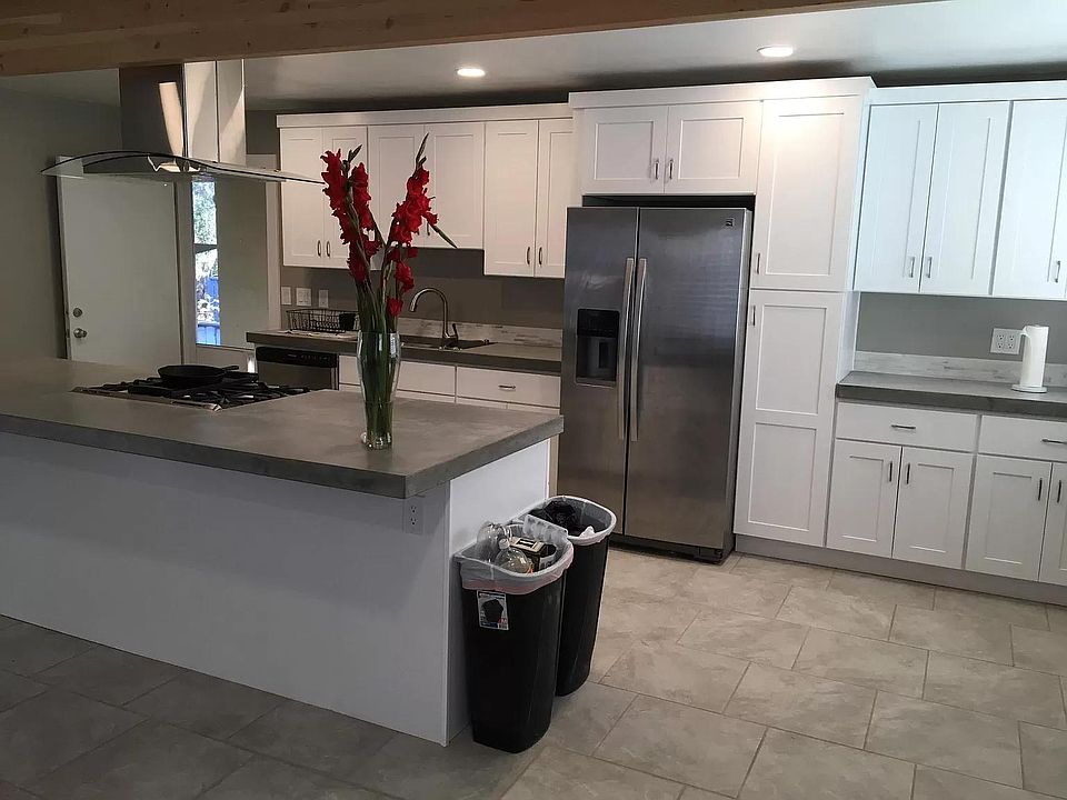 1st image of 2571 Roseview Pl