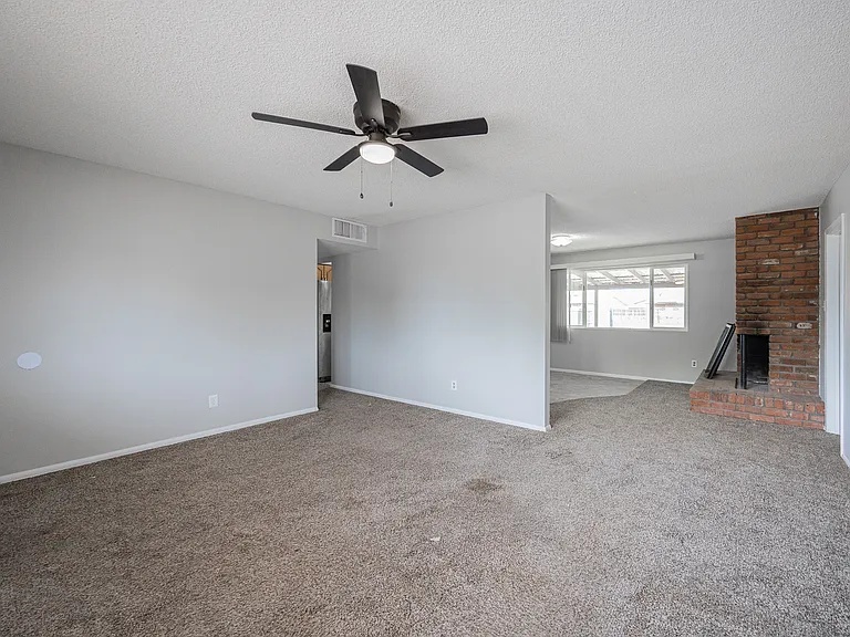 427 E Malibu Dr — Photo 5