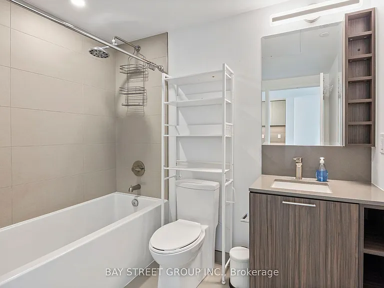 19 Western Battery Rd #3301 — Photo 26