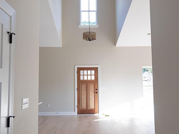 2nd image of 193 Bush Rd
