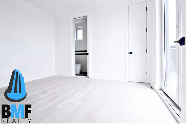 Rented by City Prime Commercial Realty  | media 16