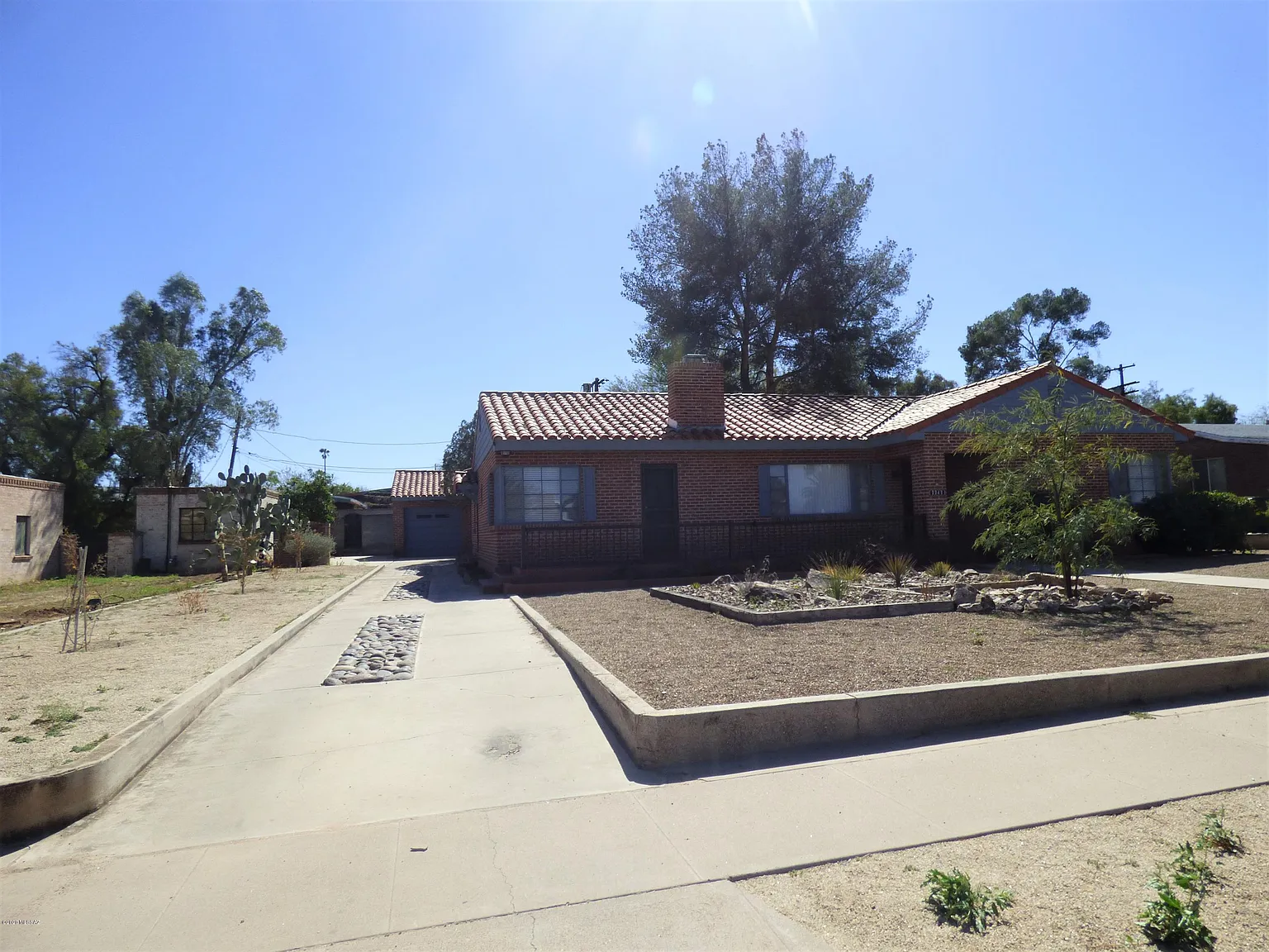 3 bed, 2.0 bath, 1924 sqft, $2,500 — Photo 2