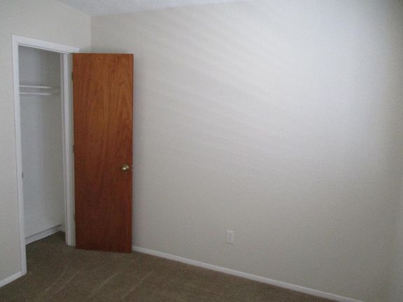 4th image of 840 Symonds Ave