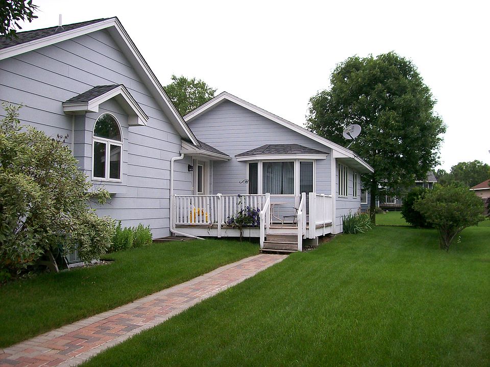 Walkway to in-law apt.