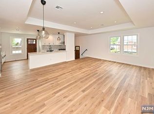 12 Ward St, Rochelle Park, NJ 07662