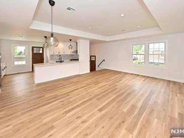 12 Ward St, Rochelle Park, NJ 07662