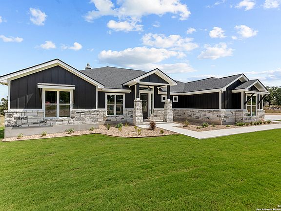 2nd image of 105 Hondo Vista