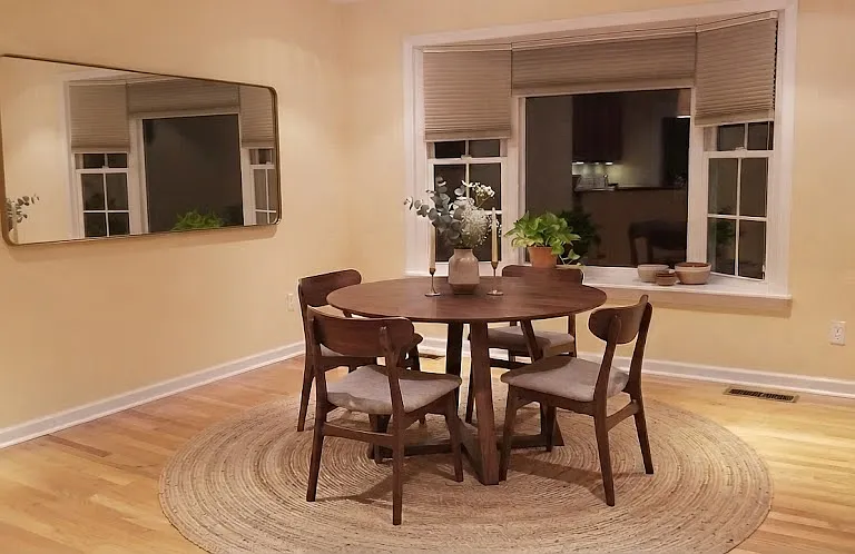Dining Room
(virtually staged)
