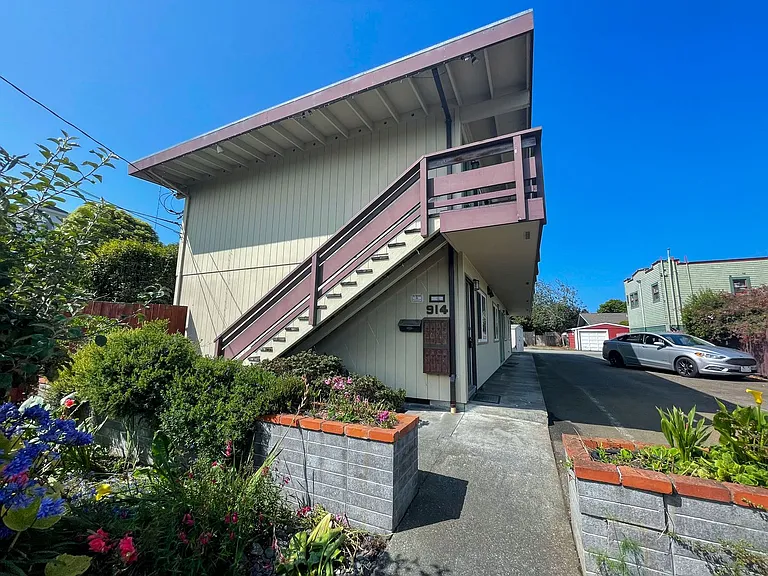 914 M St — Photo 1