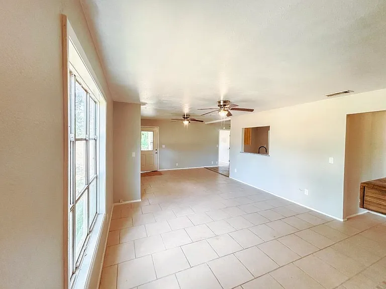 205 Cambridge Ln — Photo 5