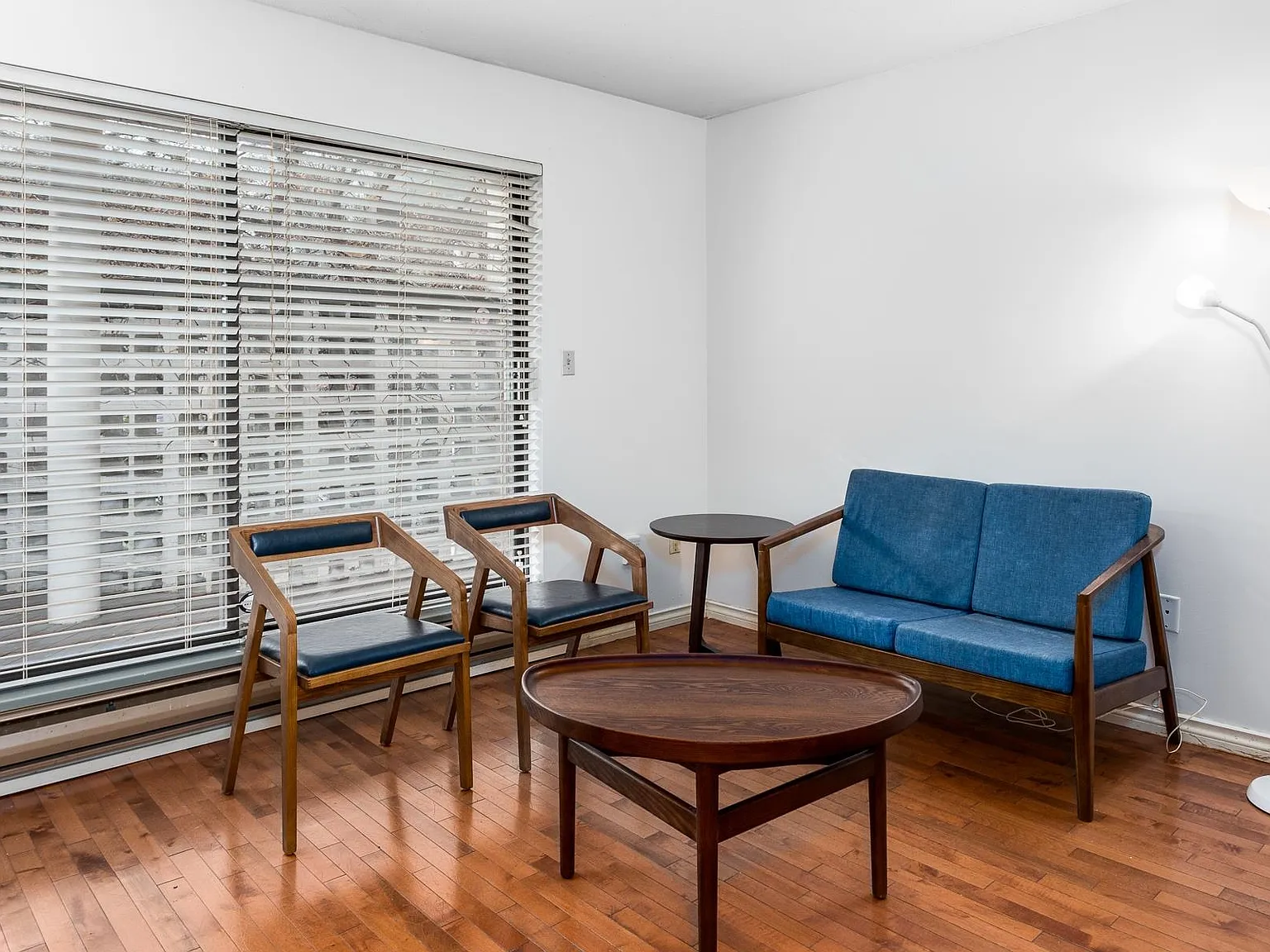 3 bed, 970 sqft, $4,490 — Photo 3
