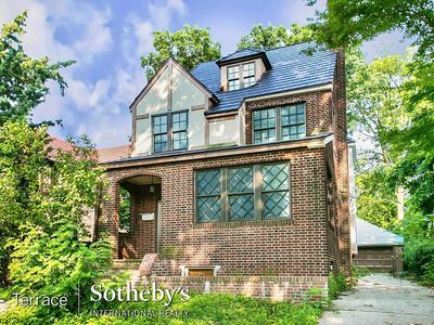 9712 70th Ave, Forest Hills, NY, 11375