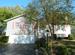 1020 W Firestone Dr, Hoffman Estates, IL 60192