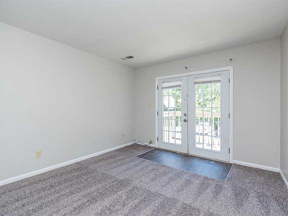3rd image of 3736 Camelot Dr