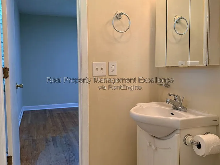 415 W 2nd St — Photo 24