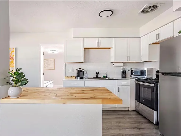 8911 Oren Ave — Photo 7