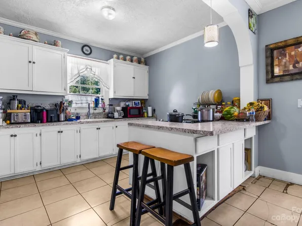 201 Newland Pl NW, Lenoir, NC 28645