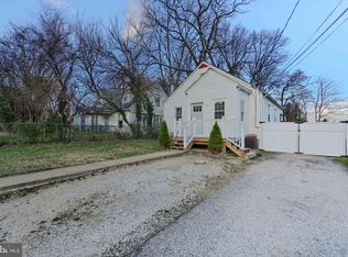 8215 Oakleigh Rd, Parkville, MD 21234