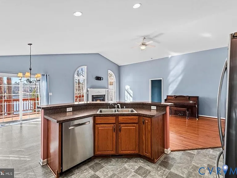686 Lake Caroline Dr — Photo 27