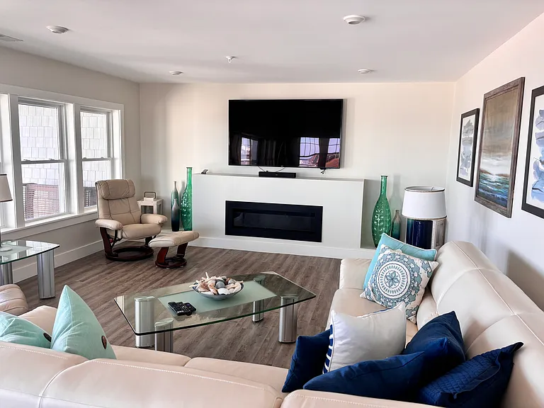 377 Ocean Blvd — Photo 11