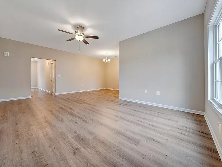 915 Holland Loop NW — Photo 12