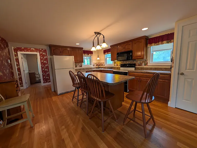 10 Shore Rd — Photo 5