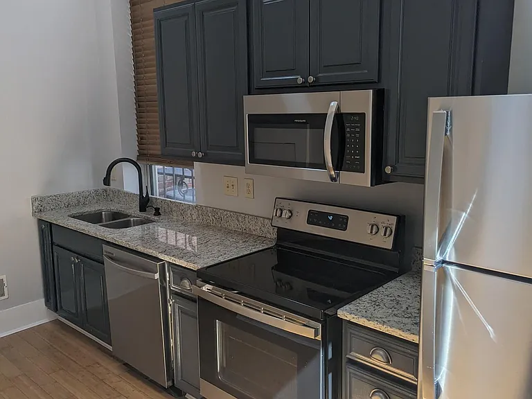 1606 Main St #1 — Photo 2