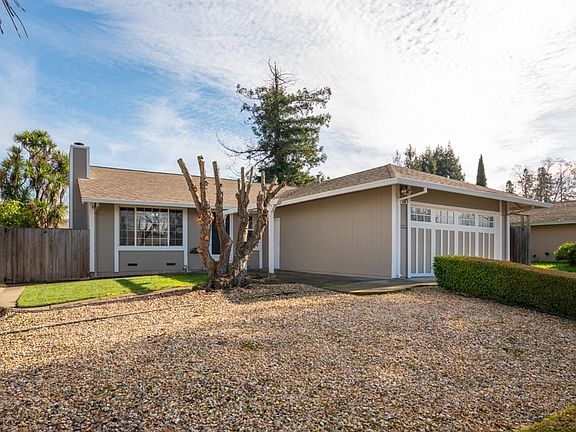 2nd image of 548 Lorraine Court S