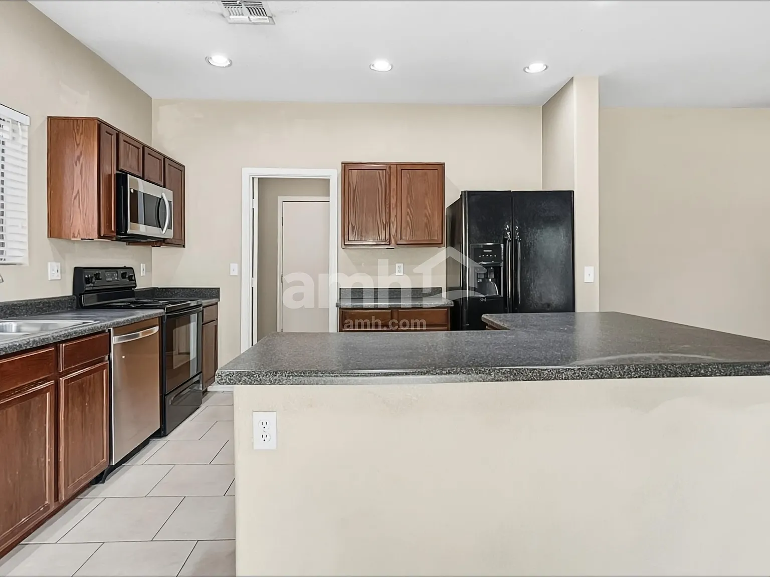 5 bed, 3.0 bath, 3360 sqft, $3,295 — Photo 3