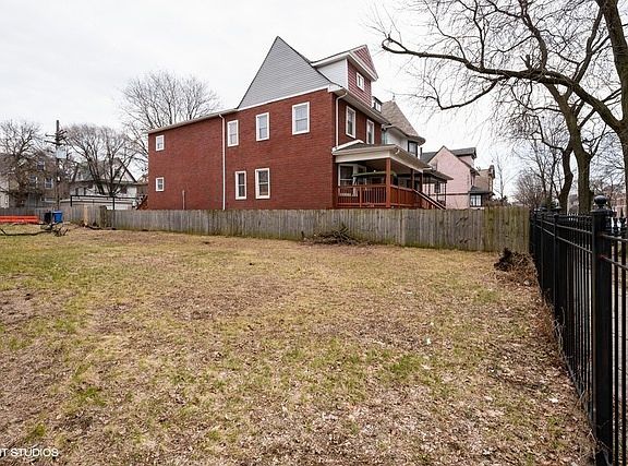 3rd image of 33 N Lockwood Ave