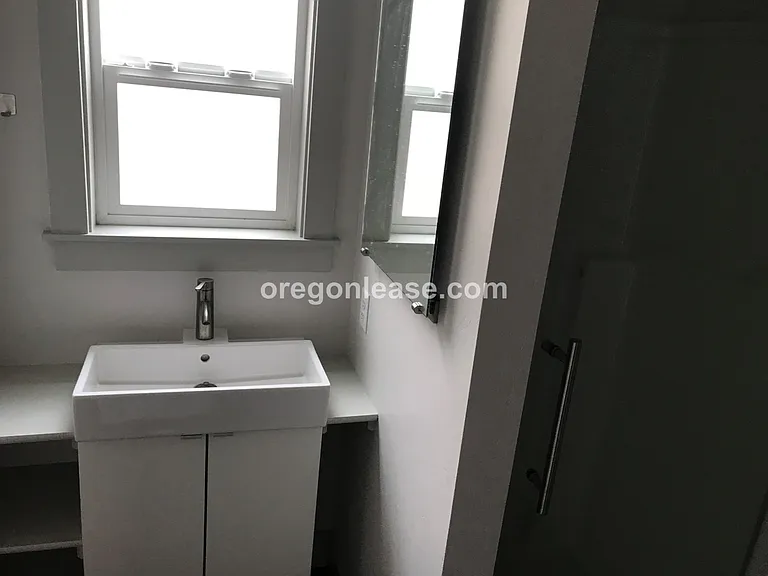 3 Bedroom 2 bath home Whiteaker home near parks — Photo 7