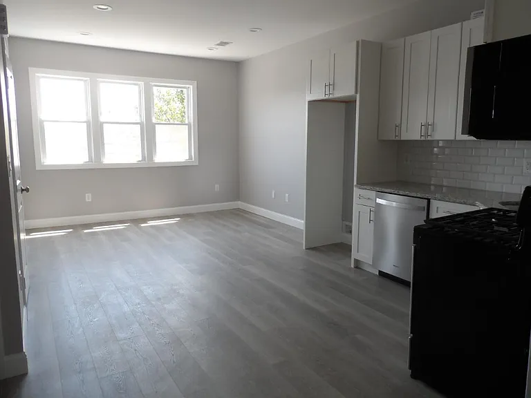 209 Avenue F #1 — Photo 4