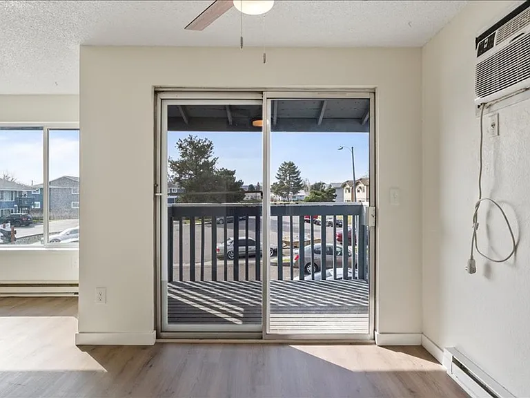 Kamden Court — Photo 32