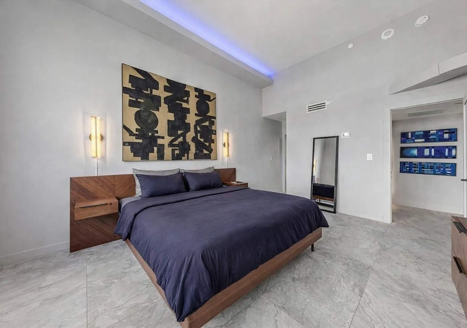 Monthly 2BR Penthouse City + Ocean Views, SoBe — Photo 4