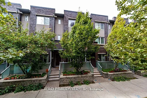 315 Village Green Sq Photo 1