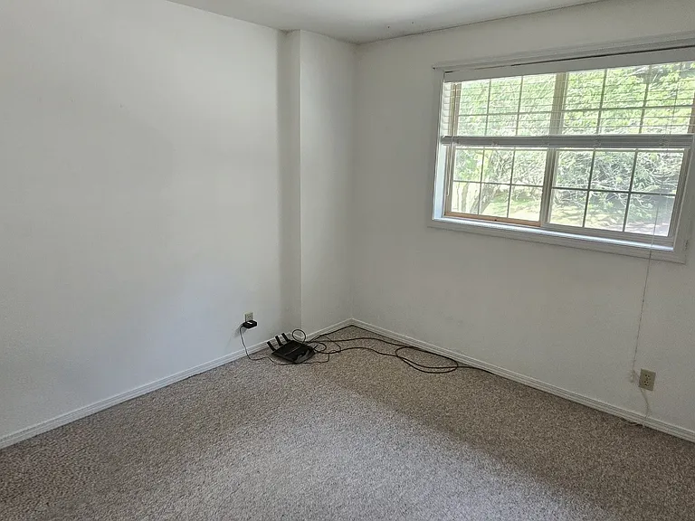530 NW Carolyn Ln — Photo 36