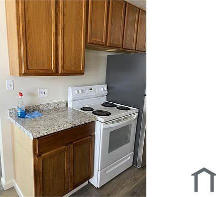3rd image of 1127 Oakmont Dr #4