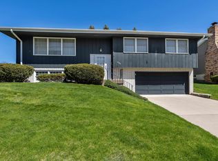 2124 Key Way Dr, Dubuque, IA 52002