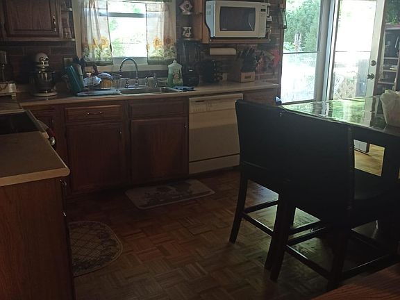 5th image of 17 Garrison Ln