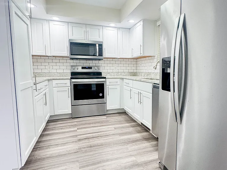 990 Hope Dr — Photo 6