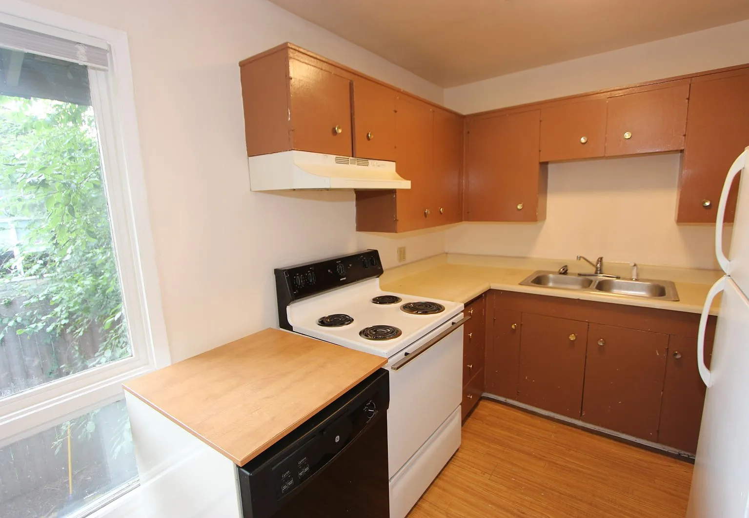 2 bed, 950 sqft, $1,650 — Photo 2