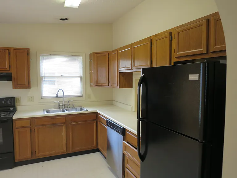 441 Eagle Brook Dr #1 — Photo 6