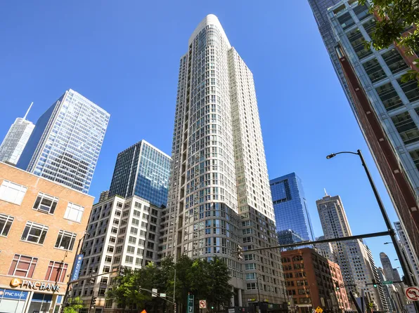 345 N La Salle Dr APT 4102, Chicago, IL 60654