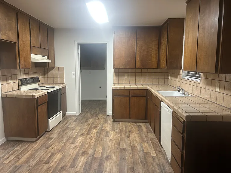 1531 Highland Dr #2 — Photo 4