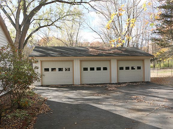 3 Car Detached Garage