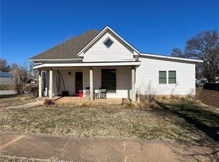 201 E Wallace Ave, Apache, OK 73006