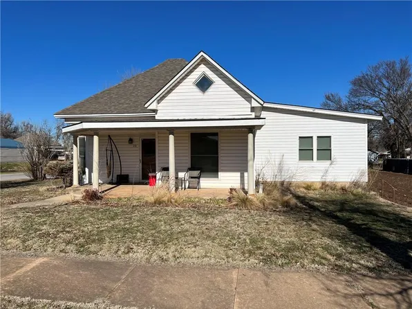 201 E Wallace Ave, Apache, OK 73006