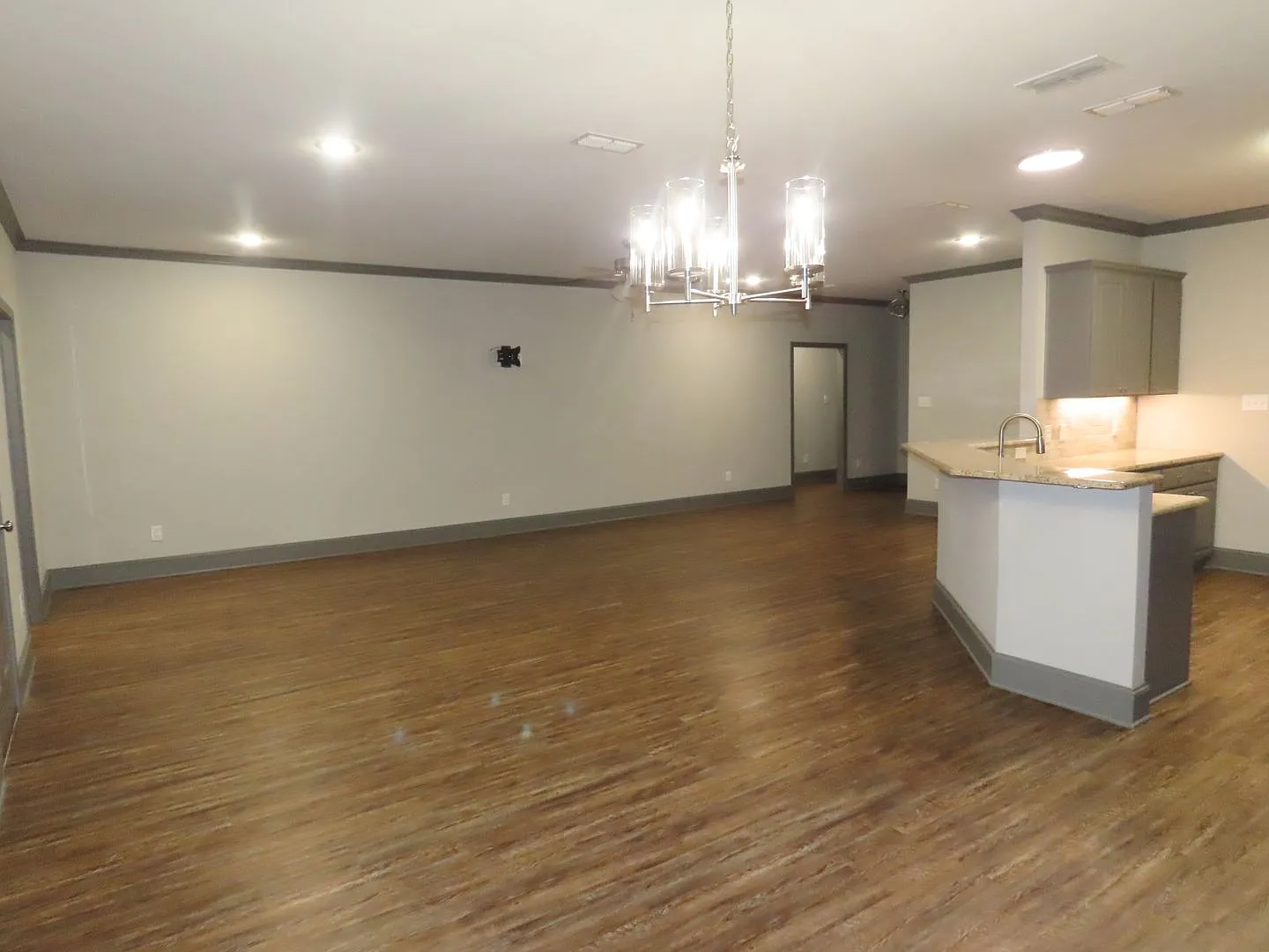 South Tyler-Whitehouse ISD! Beautiful 3 Bedroom, 2 Bath Home — Photo 4